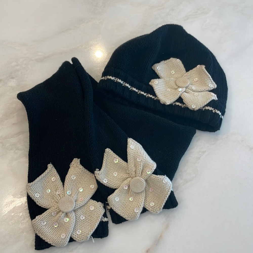 One Kid Girls Black/Cream Hat & Scarf Set- Size 4-6X